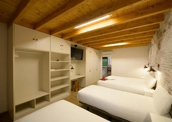 Landhaus Piscina Climatizada Y Cubierta 365 Dias En Casa Rural Con Encanto El Puentuco Una De Las Casas Mas Valoradas De Cantabria