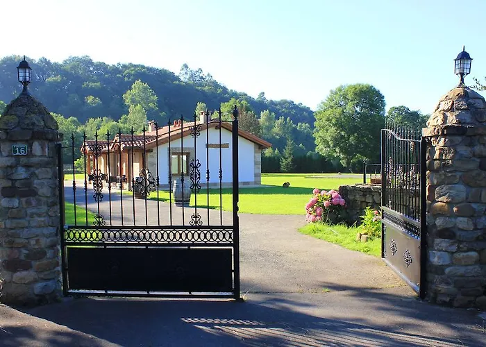 Landhaus Piscina Climatizada Y Cubierta 365 Dias En Casa Rural Con Encanto El Puentuco Una De Las Casas Mas Valoradas De Cantabria Villacarriedo