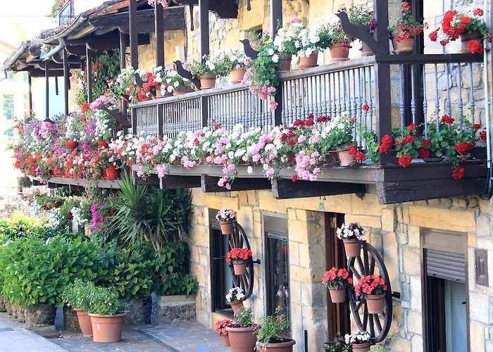 Piscina Climatizada Y Cubierta 365 Dias En Casa Rural Con Encanto El Puentuco Una De Las Casas Mas Valoradas De Cantabria Villacarriedo