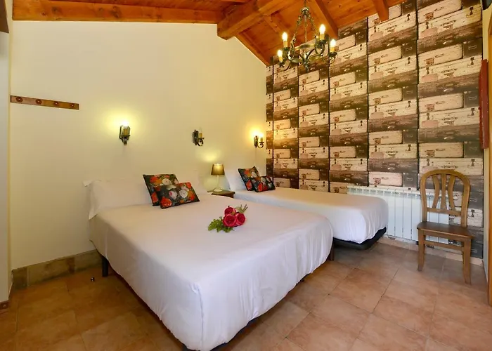 Piscina Climatizada Y Cubierta 365 Dias En Casa Rural Con Encanto El Puentuco Una De Las Casas Mas Valoradas De Cantabria