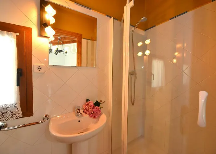 Landhaus Piscina Climatizada Y Cubierta 365 Dias En Casa Rural Con Encanto El Puentuco Una De Las Casas Mas Valoradas De Cantabria