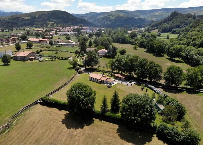 Landhaus Piscina Climatizada Y Cubierta 365 Dias En Casa Rural Con Encanto El Puentuco Una De Las Casas Mas Valoradas De Cantabria *
