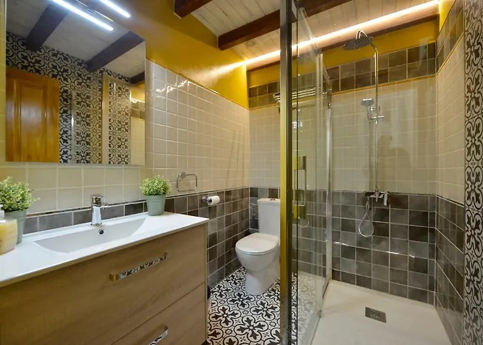 Piscina Climatizada Y Cubierta 365 Dias En Casa Rural Con Encanto El Puentuco Una De Las Casas Mas Valoradas De Cantabria * Villacarriedo